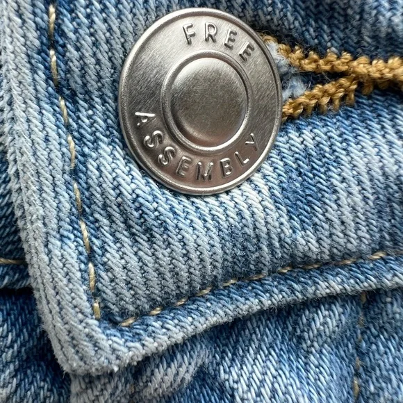 FREE ASSEMBLY Super High Rise Straight Jean Light Wash Women’s Jeans 10 - Picture 10 of 16